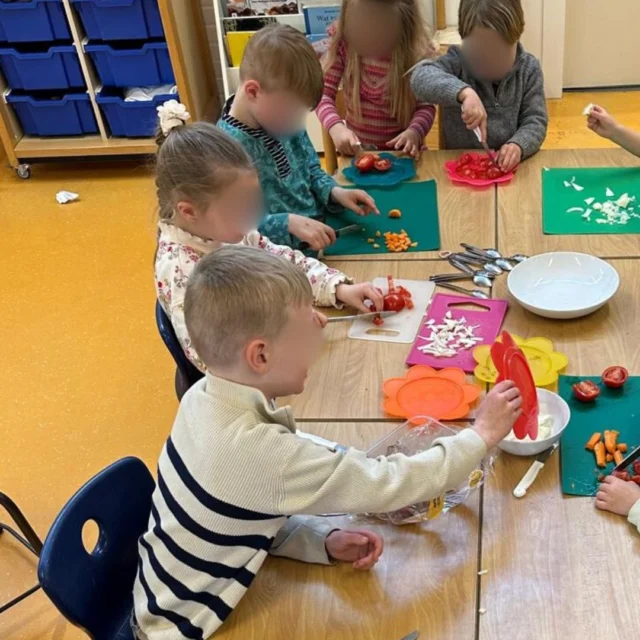 Foto 14 van Onder de Wieken- school met de Bijbel